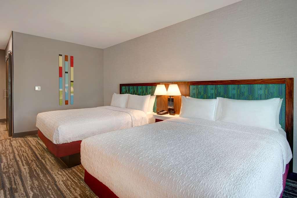 Hampton Inn & Suites Ontario Rancho Cucamonga Pokoj fotografie