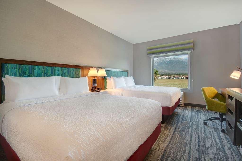 Hampton Inn & Suites Ontario Rancho Cucamonga Pokoj fotografie