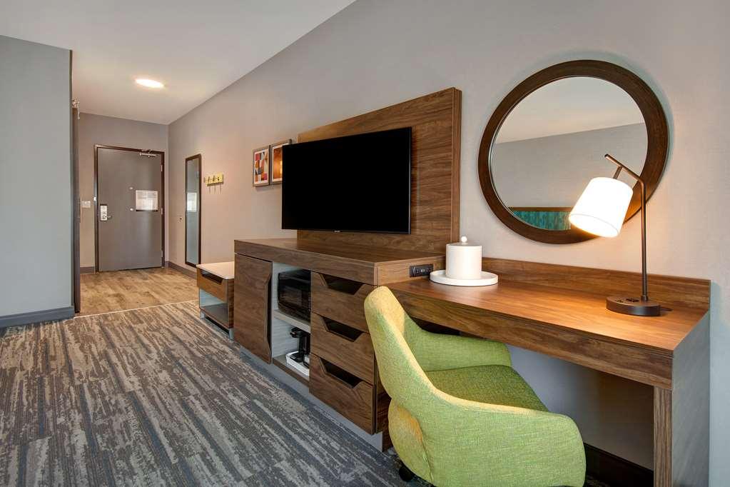 Hampton Inn & Suites Ontario Rancho Cucamonga Pokoj fotografie