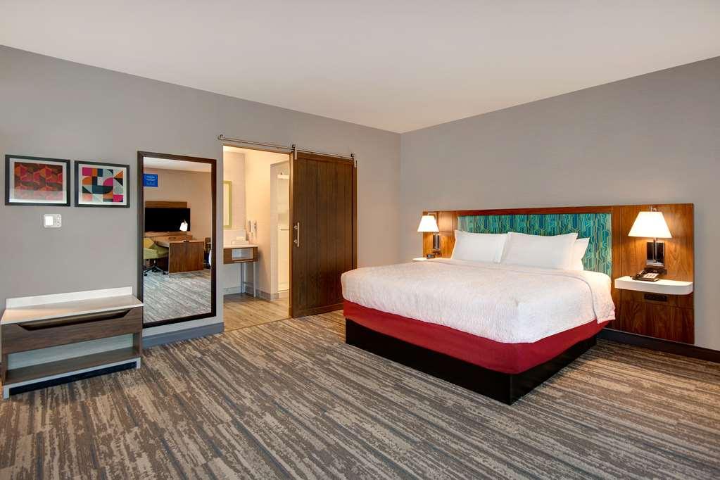 Hampton Inn & Suites Ontario Rancho Cucamonga Pokoj fotografie