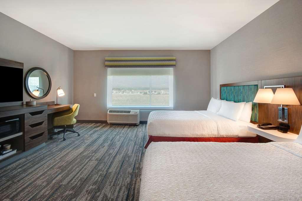 Hampton Inn & Suites Ontario Rancho Cucamonga Pokoj fotografie