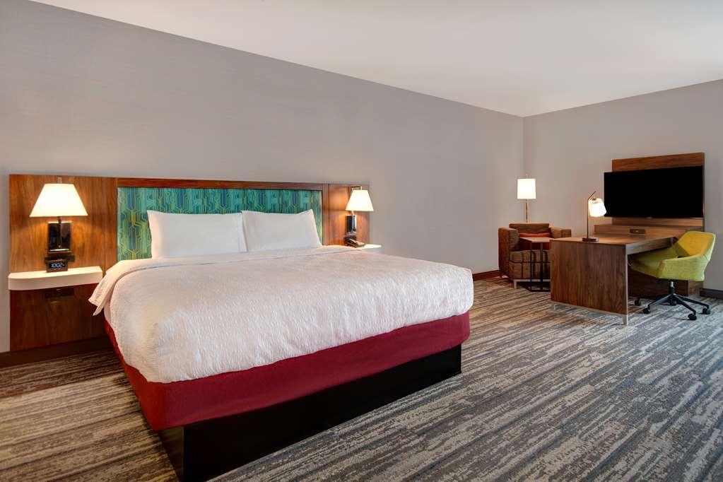 Hampton Inn & Suites Ontario Rancho Cucamonga Pokoj fotografie