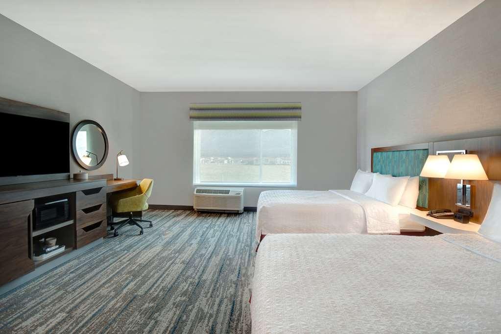 Hampton Inn & Suites Ontario Rancho Cucamonga Pokoj fotografie