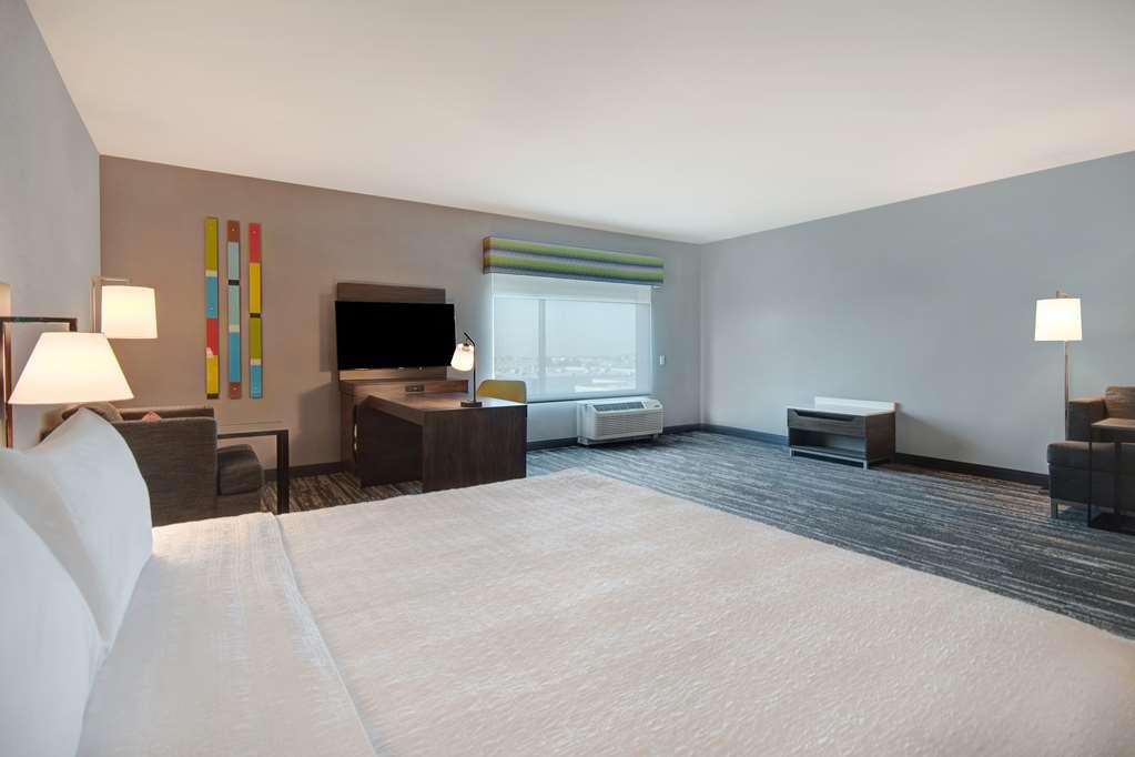 Hampton Inn & Suites Ontario Rancho Cucamonga Pokoj fotografie